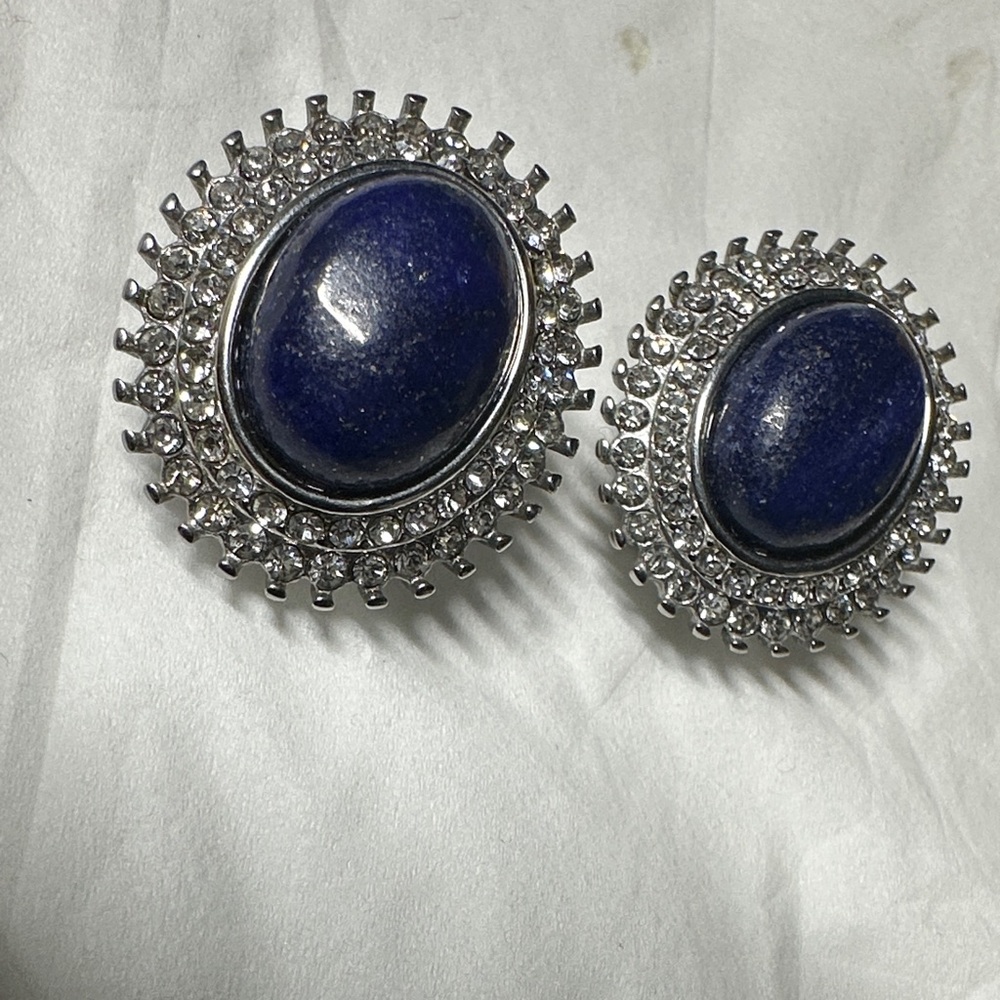 This is a pair of vintage silver-tone lapis lazuli cuff links - Picture 2 of 15